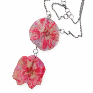 Colar Beijo Rosa em Resina Natural